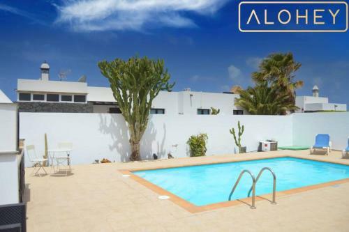 Villa Timanfaya Spacious Villa With Pool