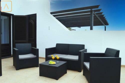 Villa Timanfaya Spacious Villa With Pool