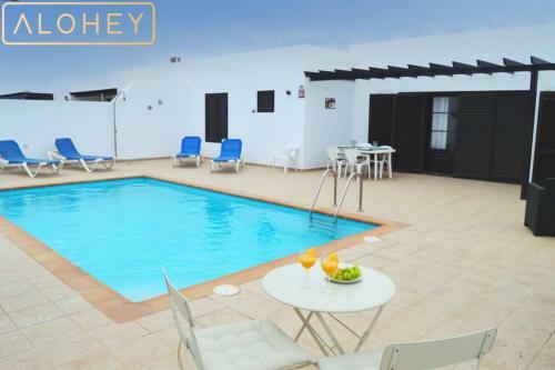 Villa Timanfaya Spacious Villa With Pool