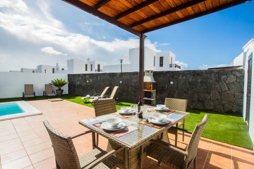 Impeccable 2-bed Villa In Playa Blanca