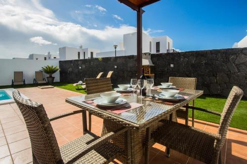 Impeccable 2-bed Villa In Playa Blanca
