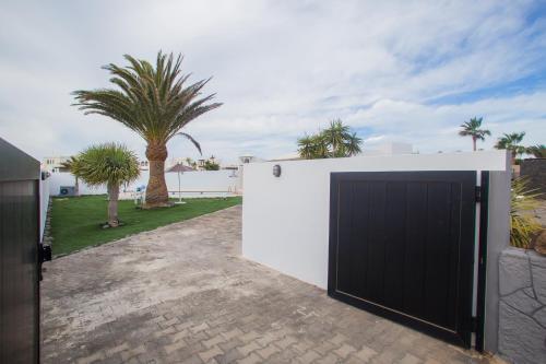 Remarkable 2-bed Villa In Playa Blanca