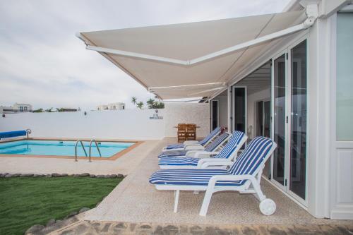 Remarkable 2-bed Villa In Playa Blanca