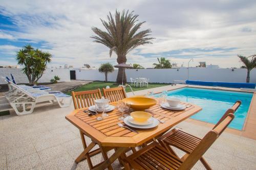 Remarkable 2-bed Villa In Playa Blanca