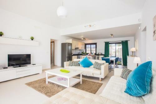 Remarkable 4-bed Villa In Playa Blanca