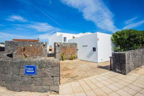 Remarkable 4-bed Villa In Playa Blanca