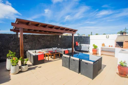 Remarkable 4-bed Villa In Playa Blanca