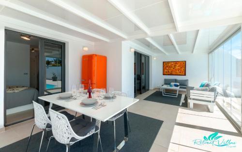 Stunning 4 Bed Villa With Studio In Playa Blanca