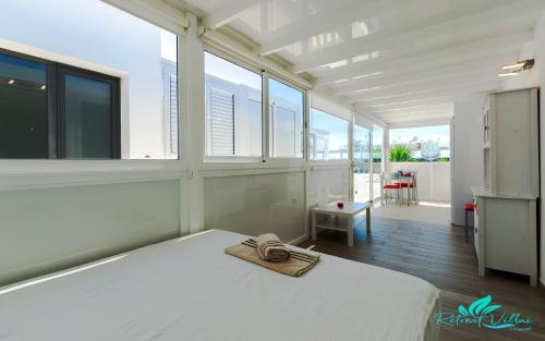Stunning 4 Bed Villa With Studio In Playa Blanca