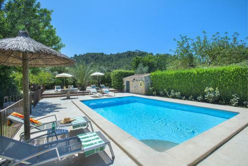 Charming Villa Pau With Great Views