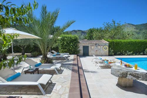 Charming Villa Pau With Great Views