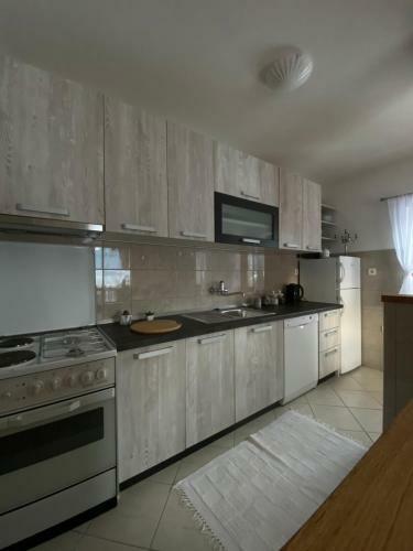 Apartment '84