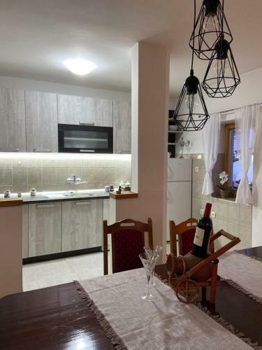 Apartment '84