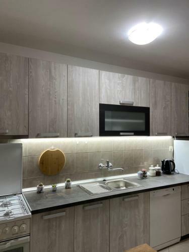 Apartment '84