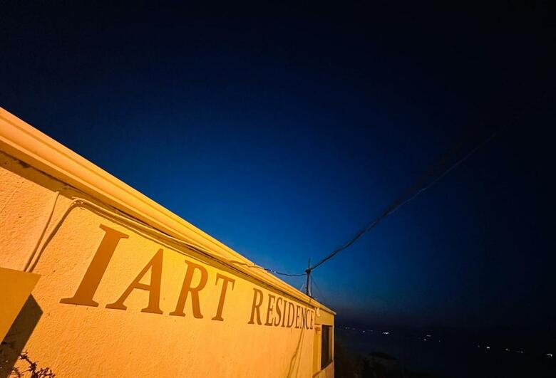 Hostal Iart Residence