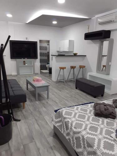 Deluxe Yiota`s Studio !