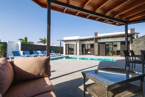 3 Bedroom Villa Pool Short Walk From Papagayo Beach