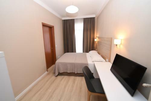 Promenade Hotel