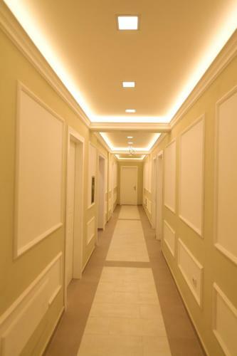 Promenade Hotel