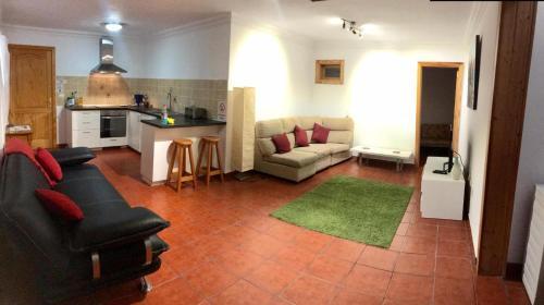 Remarkable 3-bed Basement Apartment Very Large