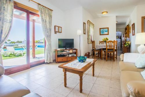 Beautiful 2-bed Villa In Playa Blanca