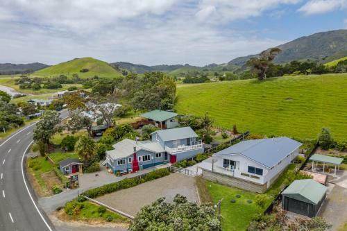 Large Renovated Opononi Beach House