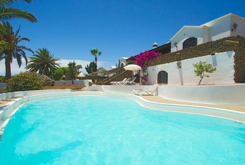 Villa Rondas With Sea View And Jacuzzi