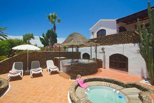 Villa Rondas With Sea View And Jacuzzi