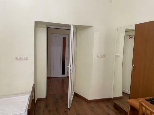 Albergue Adamyan 11 Hotel