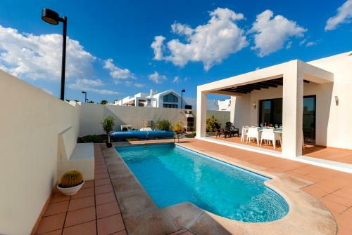 Lovely 3-bed Villa In Playa Blanca