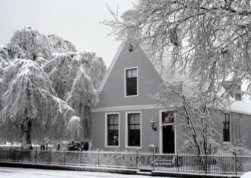 Hostal Inn On The Lake