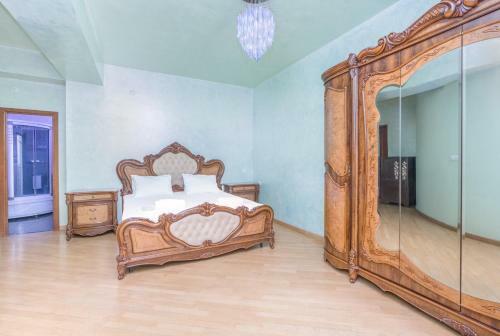 Central Yerevan 3 Bedroom Charming Apartment,near Republic Square