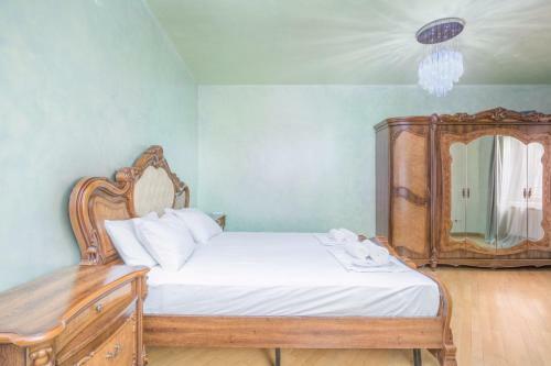 Central Yerevan 3 Bedroom Charming Apartment,near Republic Square