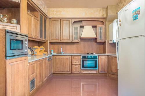 Central Yerevan 3 Bedroom Charming Apartment,near Republic Square