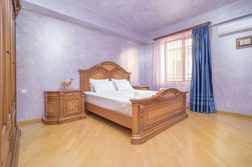 Central Yerevan 3 Bedroom Charming Apartment,near Republic Square
