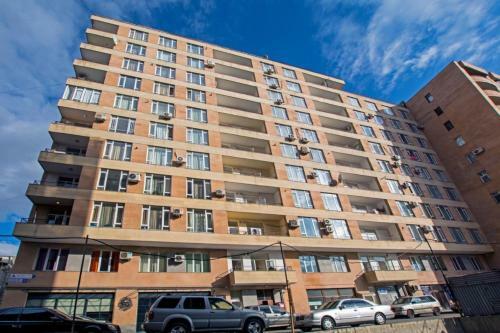 Central Yerevan 2 Bedroom White Apartment,near Republic Square