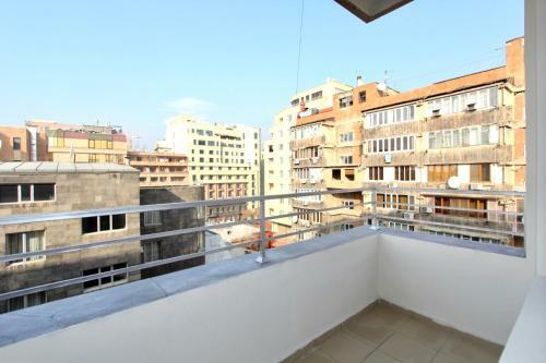 Central Yerevan 2 Bedroom White Apartment,near Republic Square