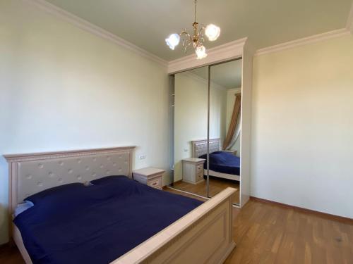 Argishti Street 2 Bedroom Elegance Apartment With Balcony Gl152