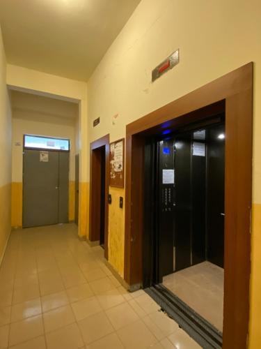 Argishti Street 2 Bedroom Elegance Apartment With Balcony Gl152