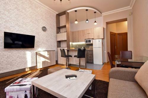 Yerevan Center Apartment By Full House