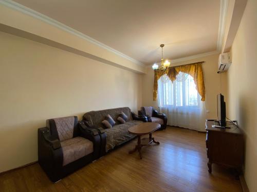 Argishti Street, 2 Bedrooms Spacious, Sunny Apartment Gl148
