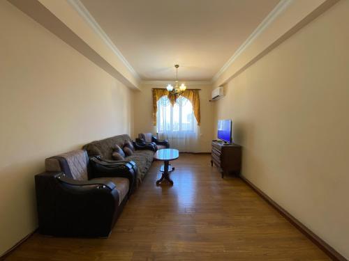 Argishti Street, 2 Bedrooms Spacious, Sunny Apartment Gl148