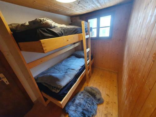 Chalet Au Milieu Des Montagnes