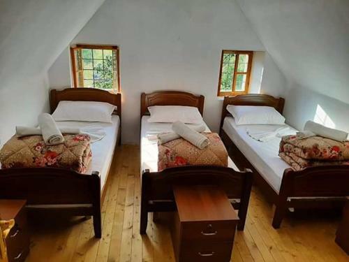 Hostal Guest House Gjelaj
