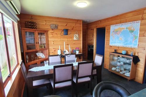 Pohutukawa Lodge By Orewa Beach