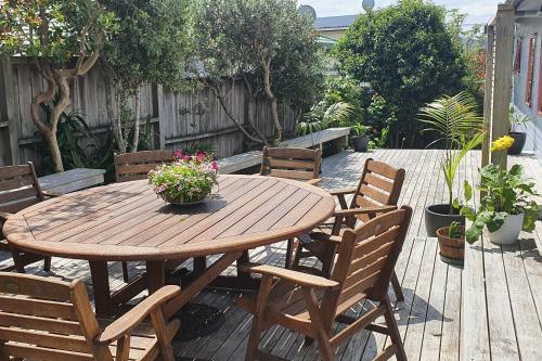 Pohutukawa Lodge By Orewa Beach