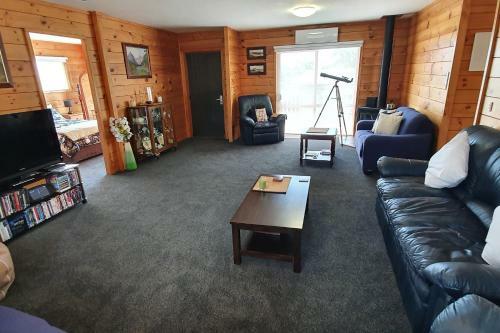 Pohutukawa Lodge By Orewa Beach