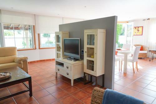 Casa Con Piscina En Razo