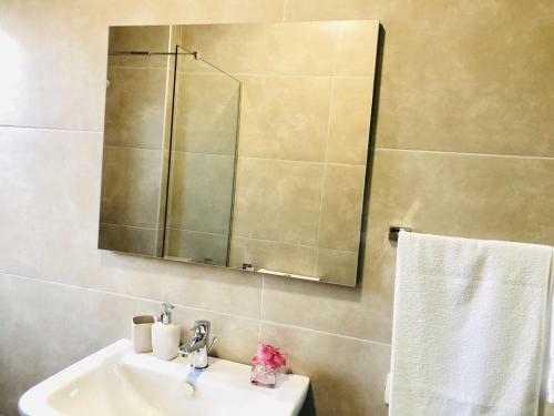 Tirana Central Apartment - Spacious 2 Bedroom