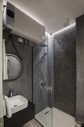Lit Apartments